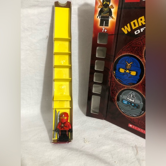 World of Ninjago official guide - Picture 2 of 4